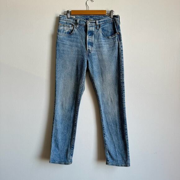 LEVI'S 501 Light Wash Denim Jeans - Picture 1 of 9